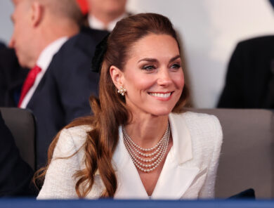 Il messaggio dietro le perle di Kate Middleton per il VE Day 2025