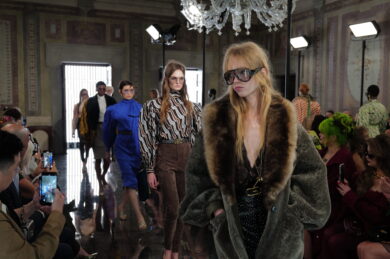 Gucci Cruise 2026: il glamour invade la città