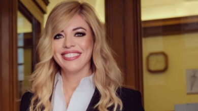 Maria Rosaria Boccia indagata per falso e truffa: lei querela chi ne parla